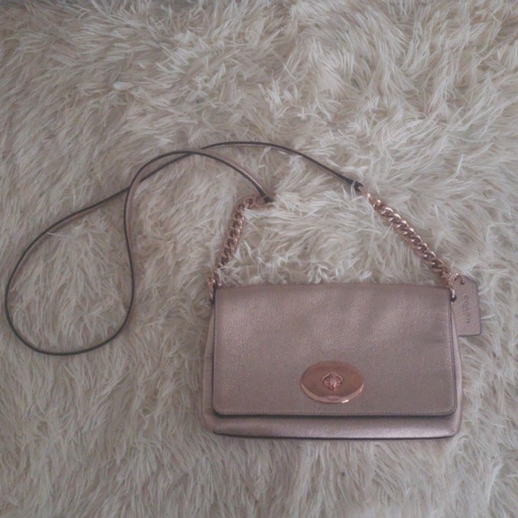 Metallic Turnlock Chain Crossbody - Picture 1 of 5